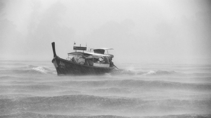 sea-coast-ocean-black-and-white-boat-rain-683581-pxhere.com